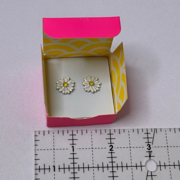 Origami Owl White Daisy Earrings NWT - Picture 3 of 5